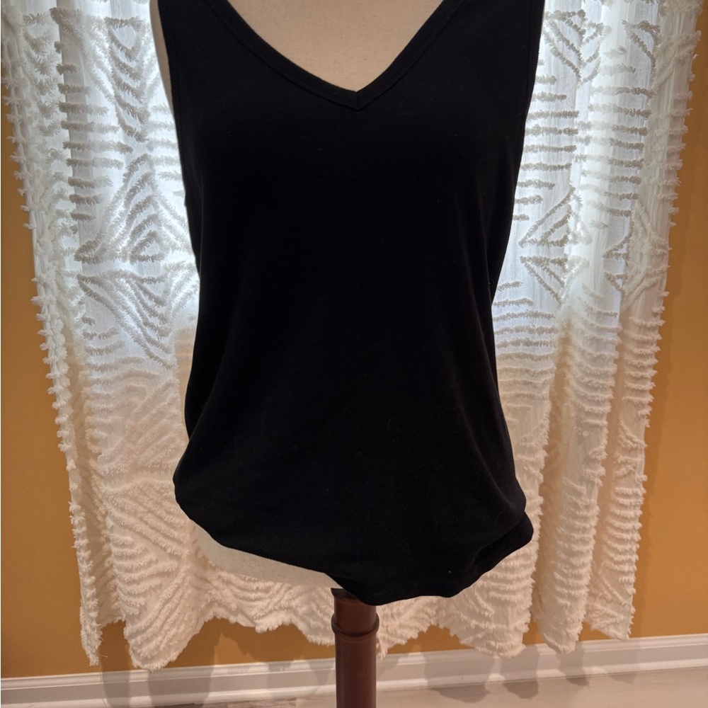 Black V-Neck ribbed Women's tank